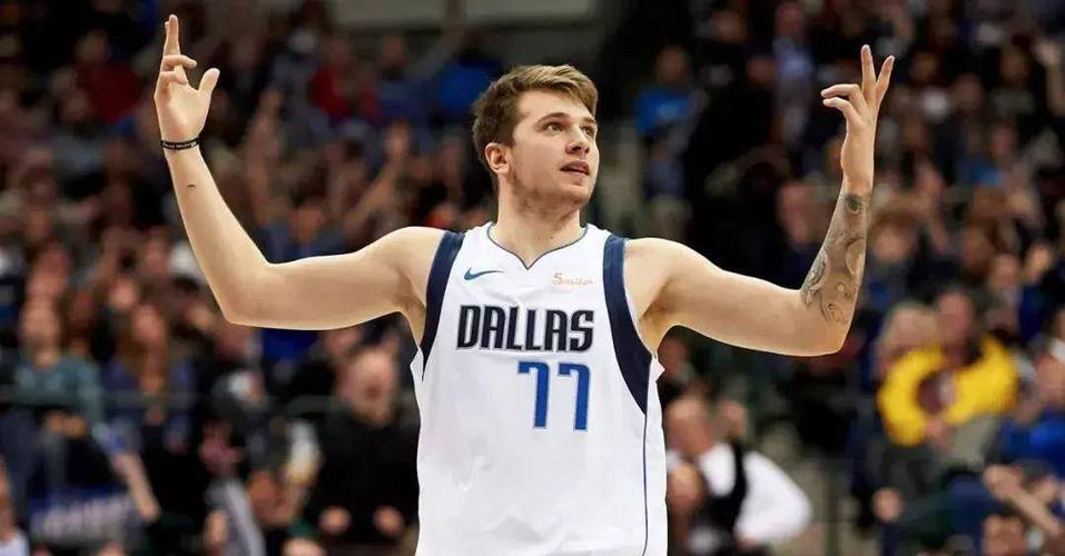 九游娱乐官网包含Uzi与30激战切尔西分钟，夺冠胜负难料！，东契奇焦点对战比赛高潮迭起的词条